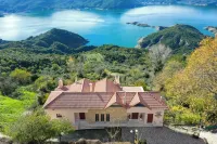 Lake Kremasta Hotel