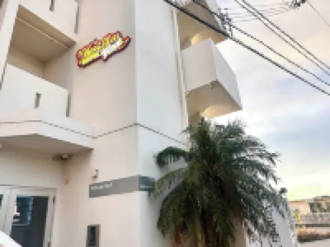 SunSea Okinawa Stunning Ocean View 2Br Sleeps 6 20 Min from Airport 3 Min to Shopping Mall Hoteles en Urasoe