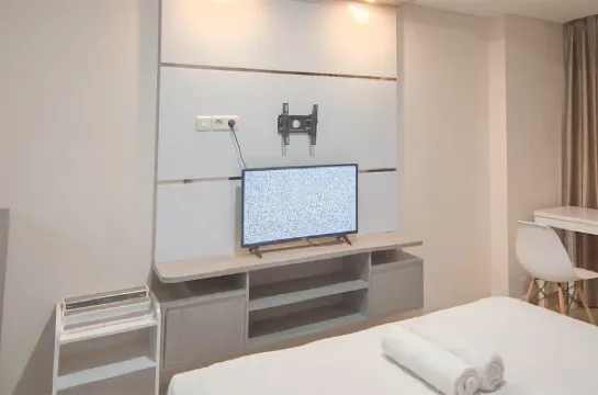 Basic Studio Apartment at Tamansari Skylounge Makassar By Travelio