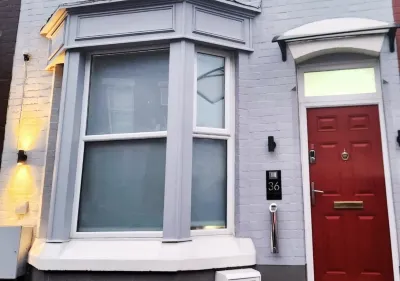 The Red Lounge Rooms Near Anfield فنادق في 