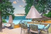 Oceanfront boho cottage in Bremerton
