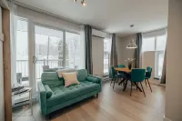 Luxurious condo in downtown Magog with wood fireplace and pool