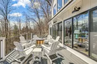 Suttons Bay Near Wineries Hot Tub, Fire Pit - Wifi