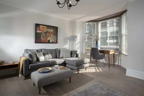 The Redbanks - Contemporary Apartment by LetMeStay - 3-Star