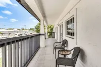 Group Hub w/ Game Room! 4 Mi to Hard Rock Stadium - Country Houses