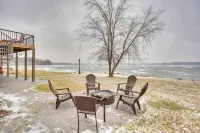 519c On the Lake Hot Tub Pool Table 10 Beds