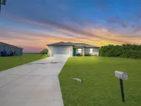 Emerald Entry Retreat Hotels in Hendry County