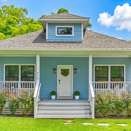 Modern Cottage Close to Downtown