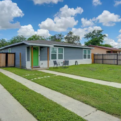 Central, Peaceful: 3 Mi to Jbsa Lackland Hotels near Monterrey Park