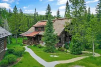 Cozy private cabin with hot tub, and ski in and out - Chalets