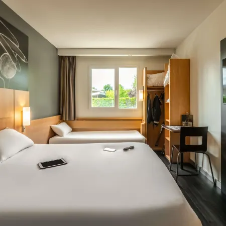 Ibis Issoire