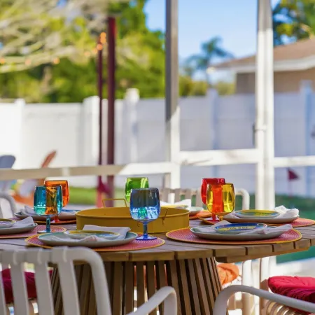 Poolside Retreat Sleeps 8 Putt Putt Hot Tub