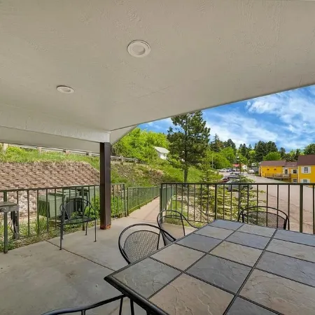 Modern Condo only Minutes from Deadwood & Sturgis!