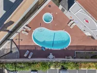Ramada by Wyndham Ontario - Pools