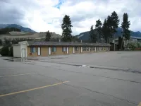 Mary's Motel - parking