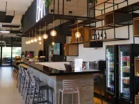 東普里馬韋拉宜必思飯店（2025 年 12 月開業） - 酒吧