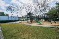 Modern, Peaceful Stay in Broadacres - 3-Star