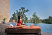 Courtyard by Marriott Raipur - Pool