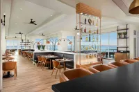 Sunsuites Villas At Sunseeker Resort, Curio By Hilton - Barer