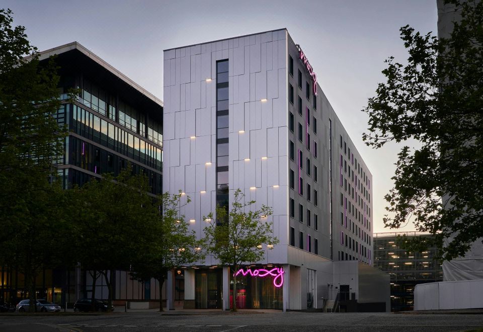 Moxy Milton Keynes - Housity