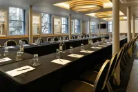 DoubleTree by Hilton Belfast City Ten Square - موقف سيارات