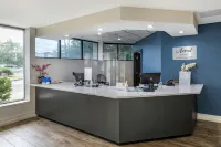 Amwell Suites- Somerset - 駐車場