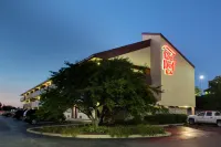 Red Roof Inn St Louis - Westport/ Maryland Heights - 2-Star
