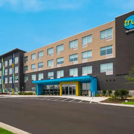 Tru by Hilton Novi Detroit