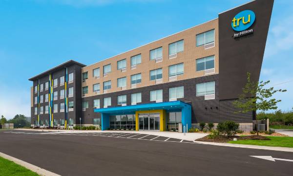 Tru by Hilton Novi Detroit