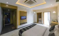 Hotel Imperial Grand - Pools