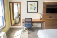 Holiday Inn Express EASTON by IHG - parking