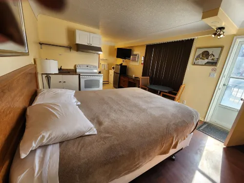 Sunparlor Motel - parking