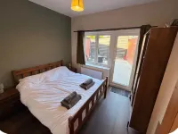Stunning Two Bedroom Apartment in the New Forest with Private Courtyard - 2-Star