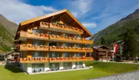 Typically Swiss Hotel Täscherhof - parking