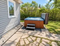 The Fern - Hot Tub Arcade Games Playground - Bungalows