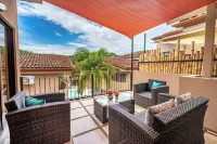 Sunny 2Br: Balcony, Pool, Kitchen, Walk to Beach - parking