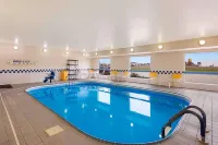 AmericInn by Wyndham Minot - Kolam Renang