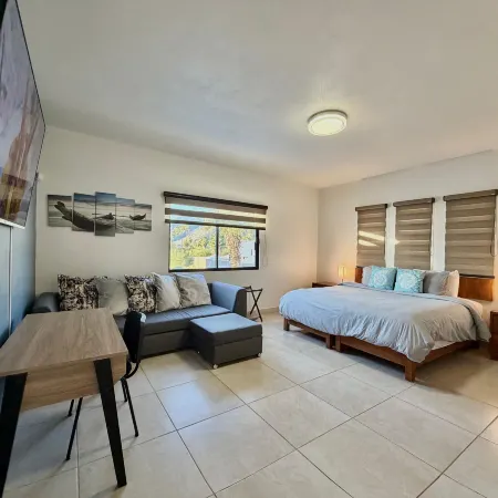 Big House Pool  Grill, 4 Bedrooms 12 Ppl AC Ocean View TV Wifi
