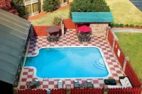 DoubleTree by Hilton Hotel Murfreesboro - Pool
