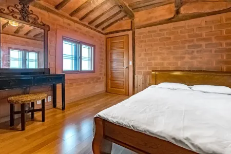 Yongin Hanok Tres Bien Pension Отели рядом с достопримечательностью «Sejoong Museum»