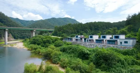 Hongcheon 305 Pool Villa Отели рядом с достопримечательностью «Hongcheon Saengmyeong Geongang Gwahakgwan»