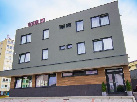 Hotel 63