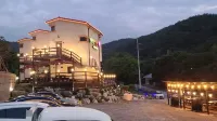 Goesan Banseok Pension (Hwayang Valley)