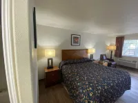 Cedar Creek Inn Hotels in Bertram