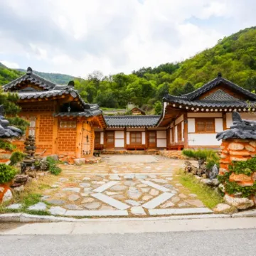 Danyang Full of Happiness Hanok Pension Отели рядом с достопримечательностью «Пещера Косу»
