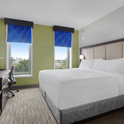 Hotel 1200 Hotels near Forest Park Golf Course