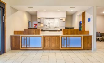 Holiday Inn Express & Suites Custer