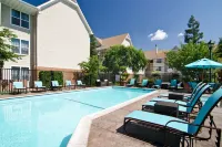 Sonesta ES Suites Fresno - piscina