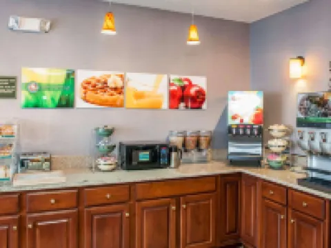 Quality Inn & Suites South Bend Airport Hotels in St. Joseph County
