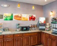 Quality Inn & Suites South Bend Airport Các khách sạn ở Xã Warren